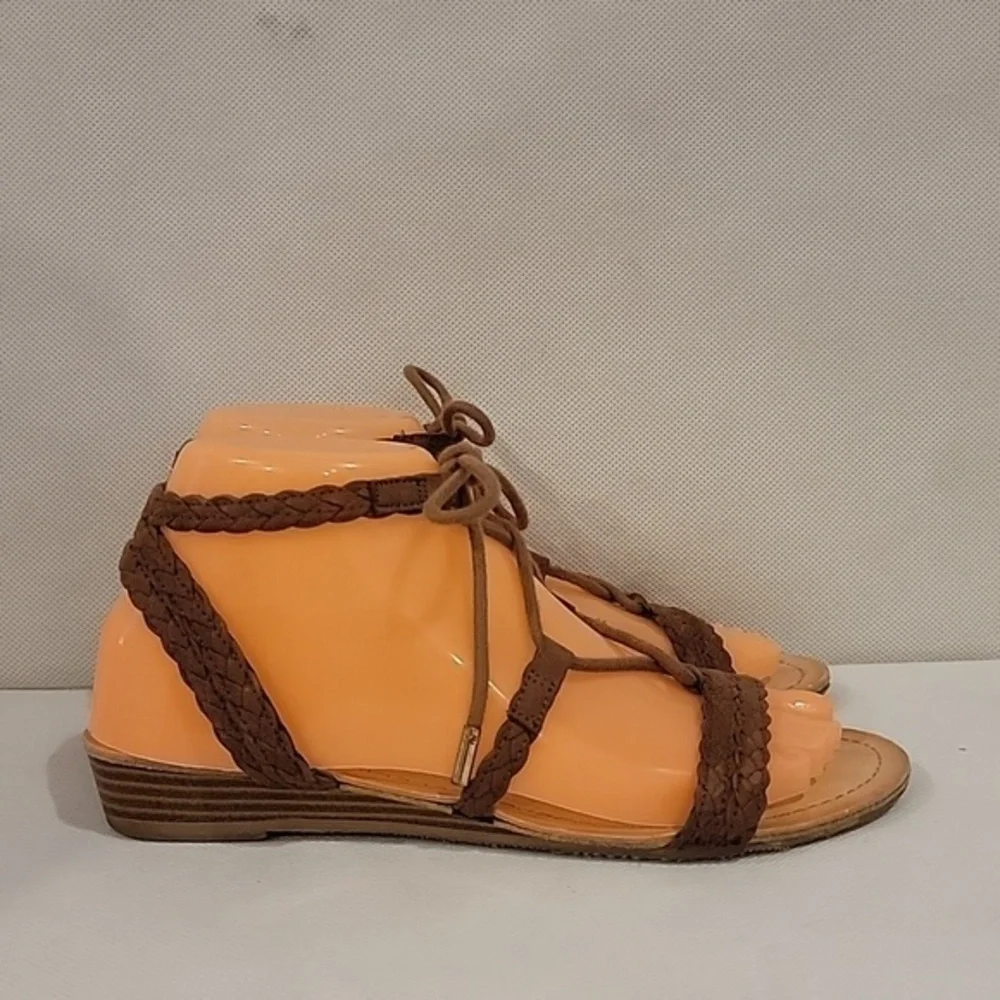 STEVE MADDEN BROWN STRAPPY‎ SANDALS (sz 7)